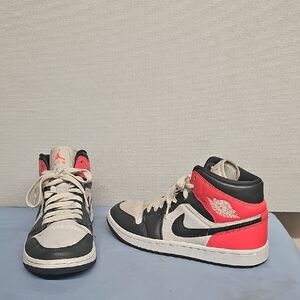 NIKE AIR JORDAN 1 MID SE NEWSPRINT SNEAKERS BFPM-09-036